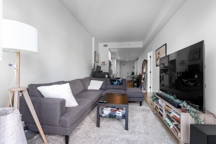 Property Photo: 422 E 3rd Street 317 BC V7L 0K1
