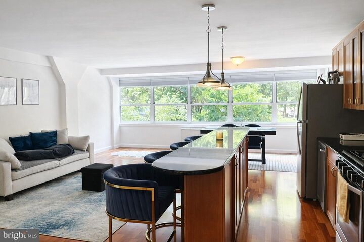 Property Photo:  1806 Rittenhouse Square 18 302  PA 19103 
