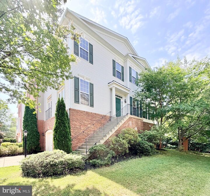 Property Photo: 15925 Greymill Manor Drive VA 20169