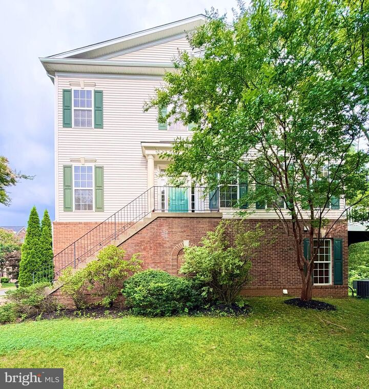 Property Photo:  15925 Greymill Manor Drive  VA 20169 