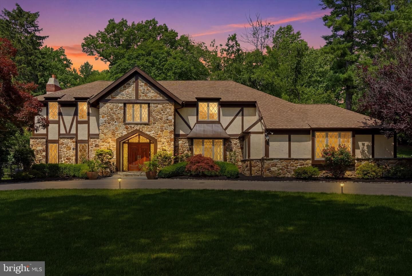 Property Photo: 1137 Springmont Circle PA 19010