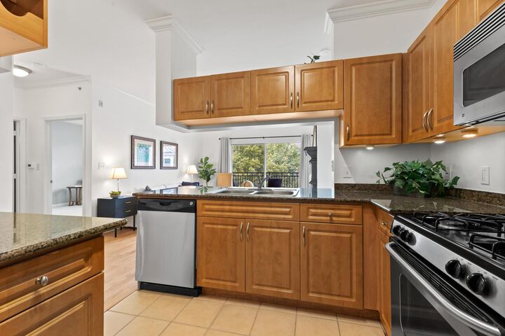 Property Photo:  12949 Centre Park Circle 404  VA 20171 