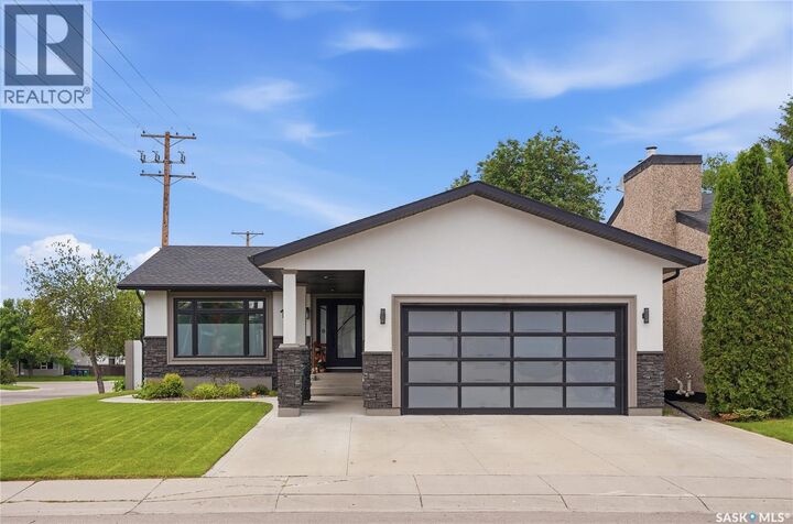 Property Photo:  103 Mallin Crescent  SK S7K 7W9 