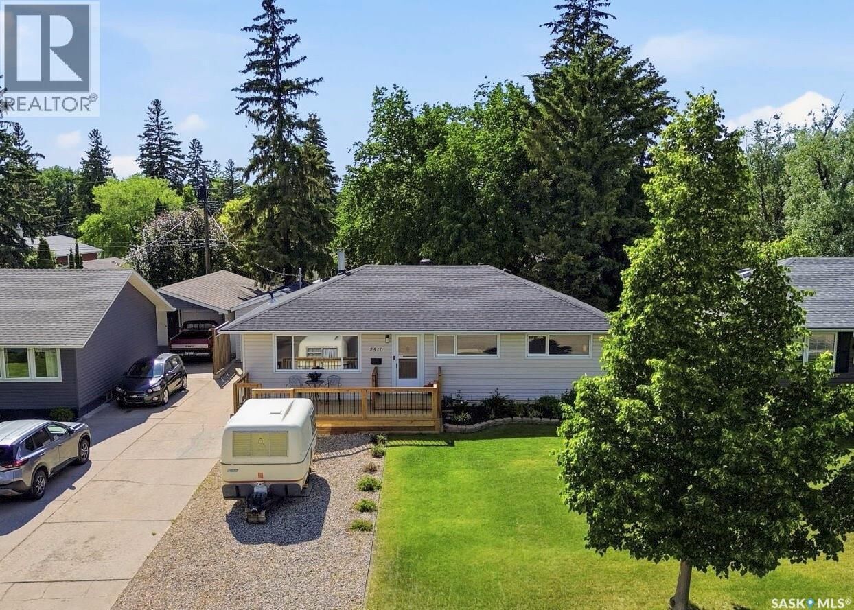 Property Photo:  2510 Lansdowne Avenue  SK S7J 1H4 