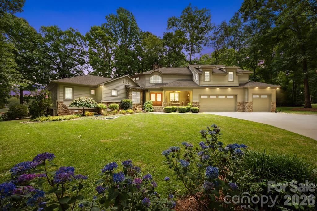 Property Photo: 165 Woodstream Circle NC 28117