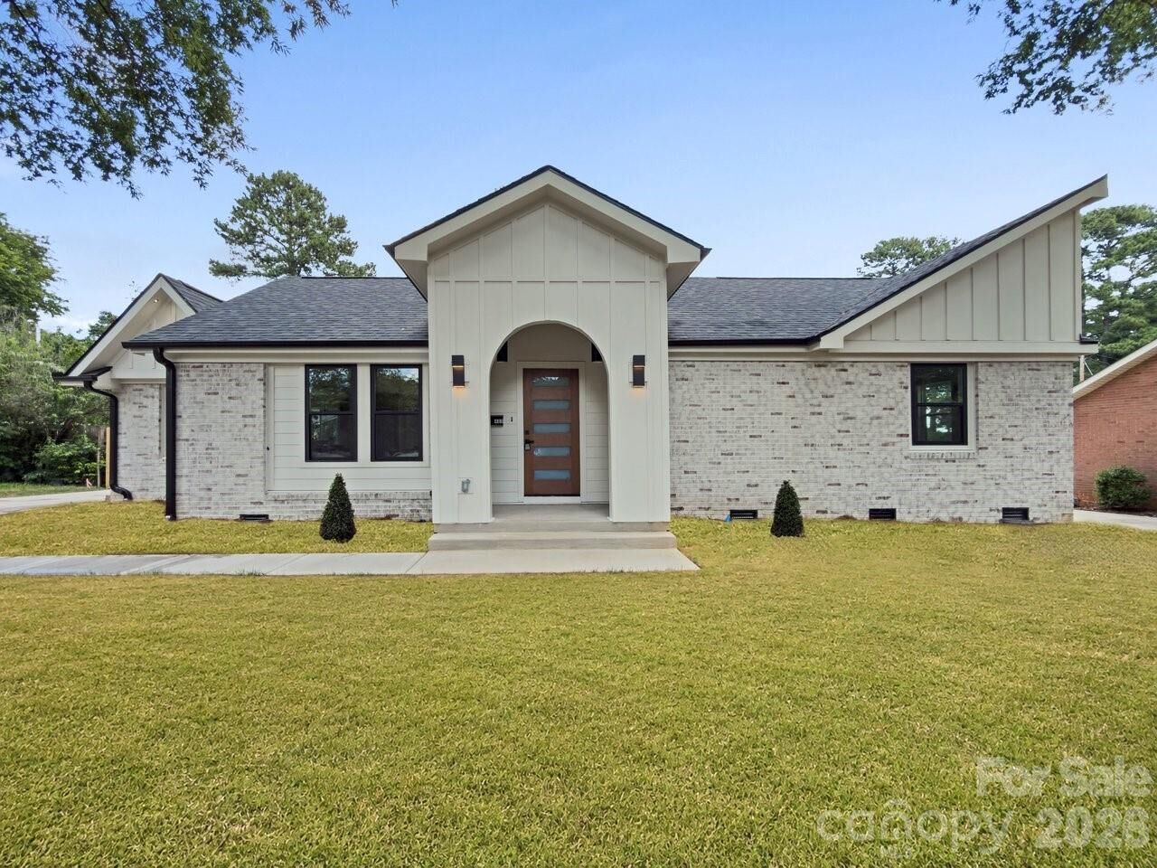 Property Photo: 409 Scaleybark Road NC 28209