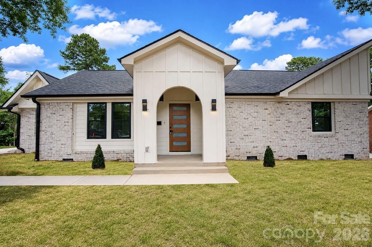 Property Photo:  409 Scaleybark Road  NC 28209 