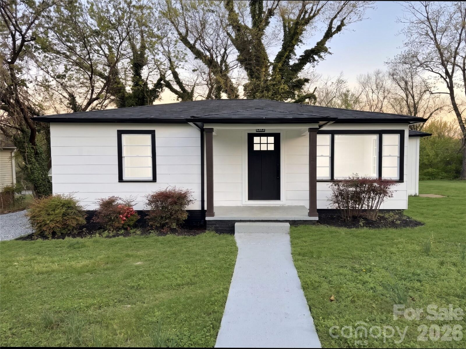 Property Photo:  142 S Ervin Avenue  NC 28658 