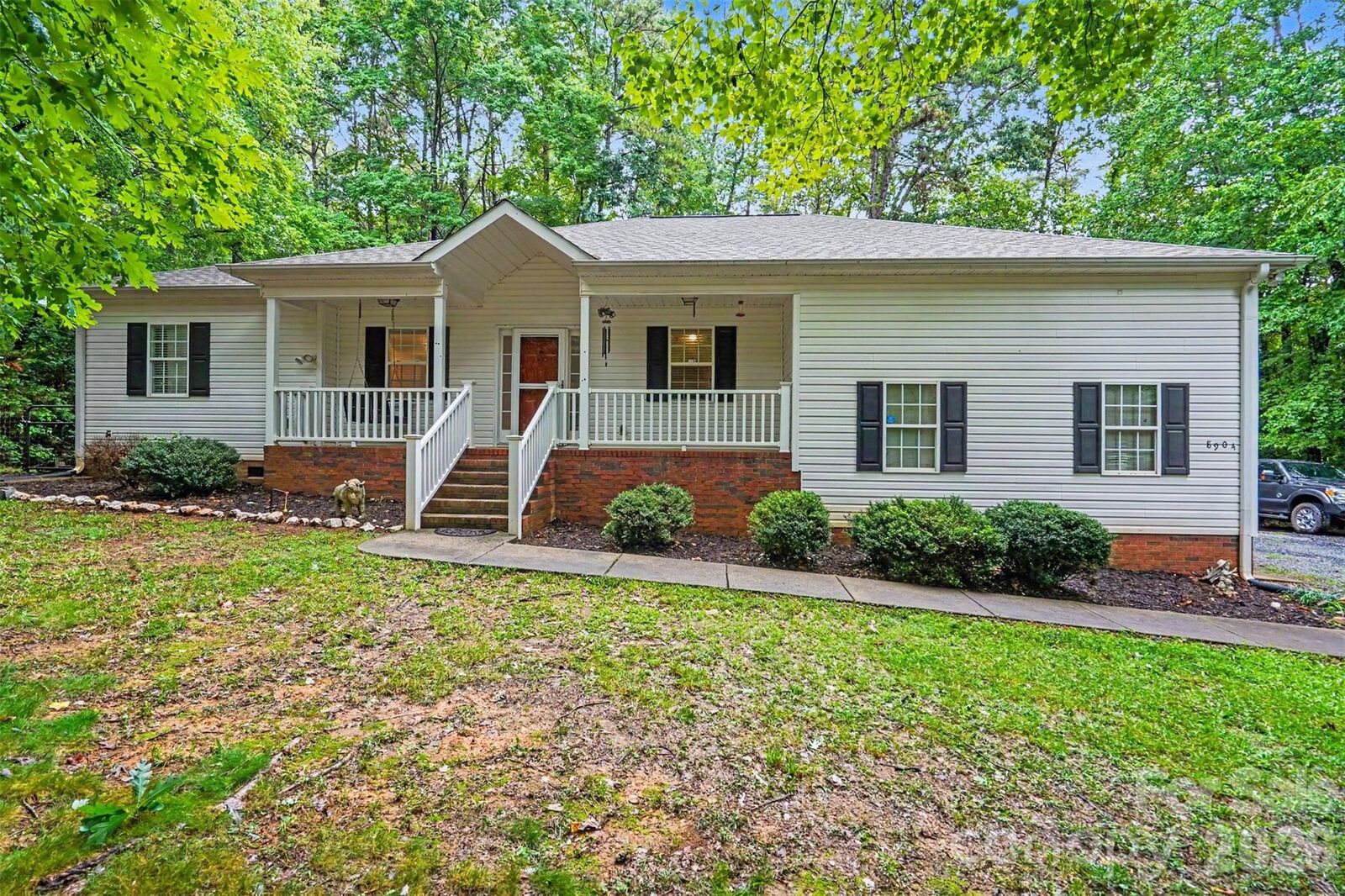 Property Photo:  8904 Gosnell Drive  NC 28227 