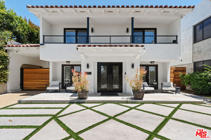 Property Photo: 916 Santiago Ave CA 90804