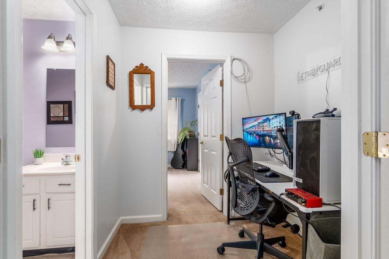 Property Photo:  220 Shelbourne Forest Way  OH 43015 