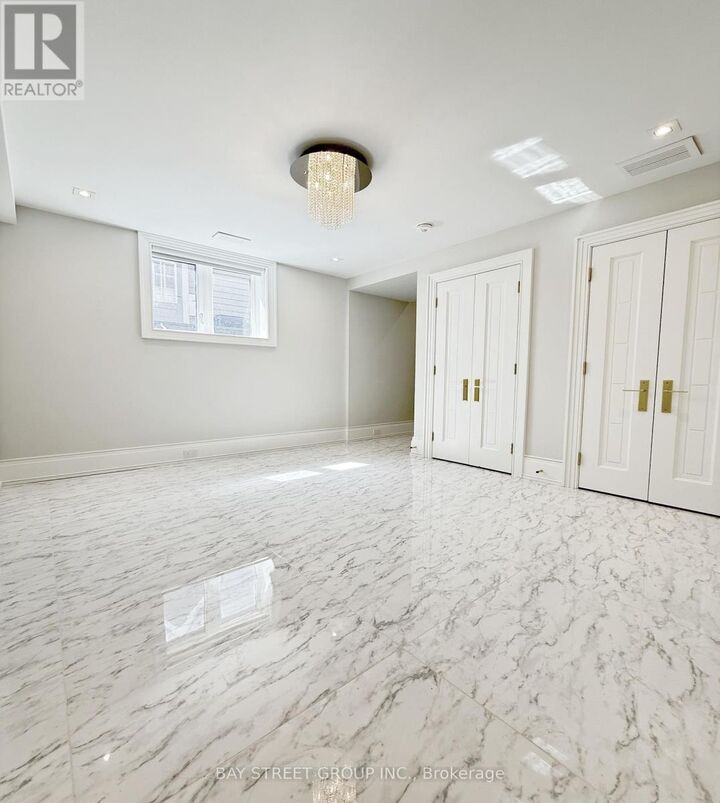 Property Photo: 172 Maplehurst Avenue ON M2N 3B9