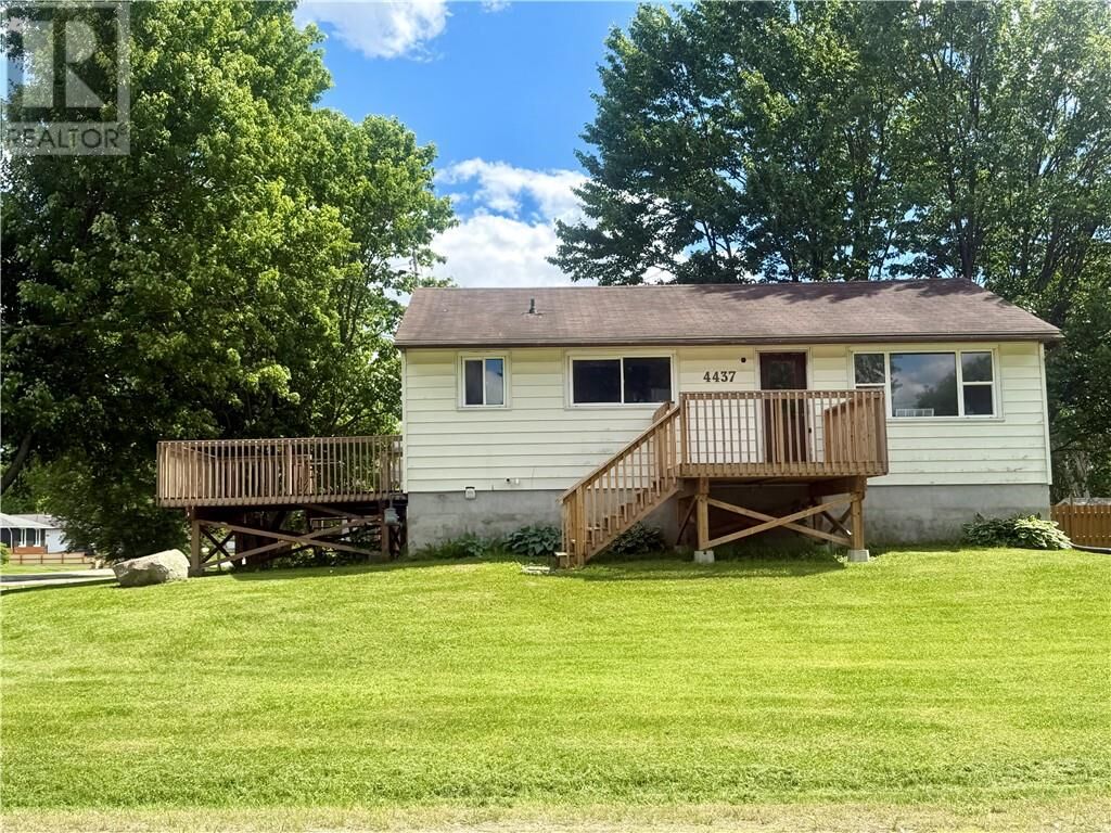 Property Photo: 4437 Hector Crescent ON P3P 1B6