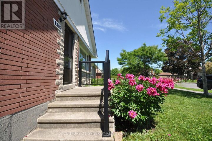 Property Photo:  1308 Erindale Drive  ON K2C 2G4 