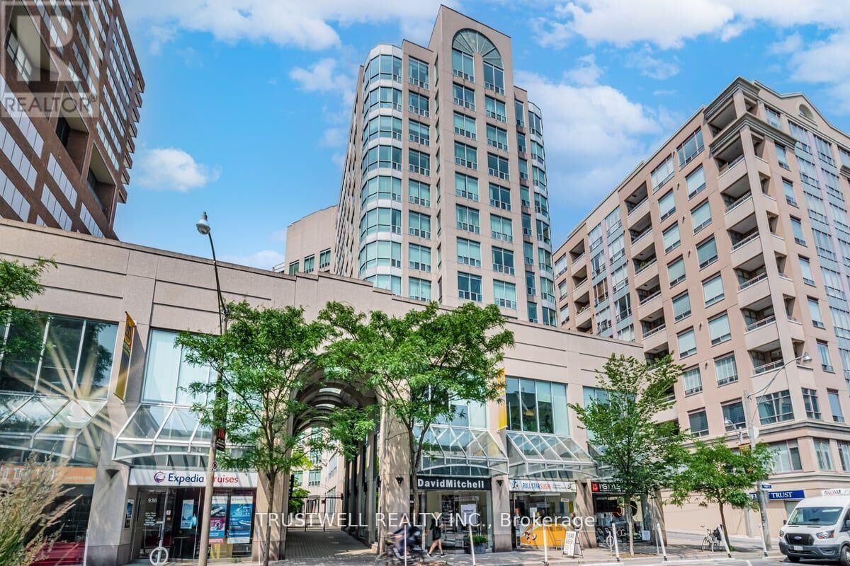 Property Photo: 942 Yonge Street 503 ON M4W 3S8