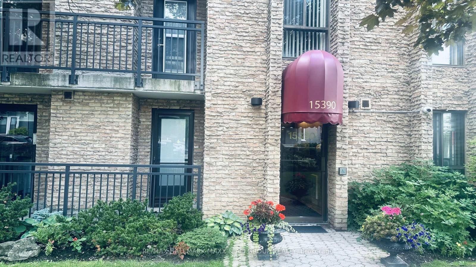 Property Photo:  15390 Yonge Street 201  ON L4G 1N8 