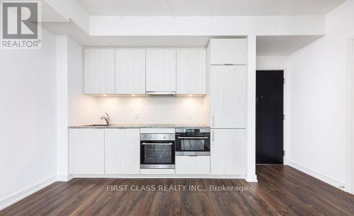 Property Photo: 158 Front Street East 2215 ON M5A 0K9
