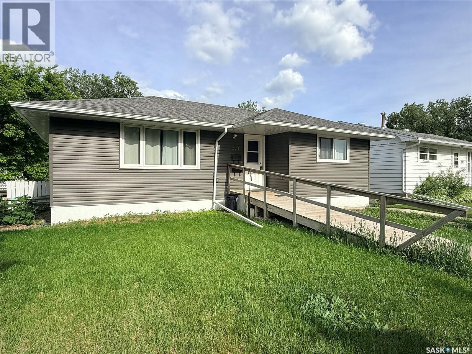 Property Photo: 271 14th Avenue NE SK S9H 2W8