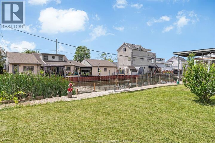 Property Photo:  22 Manhattan Street  ON N9J 2L7 