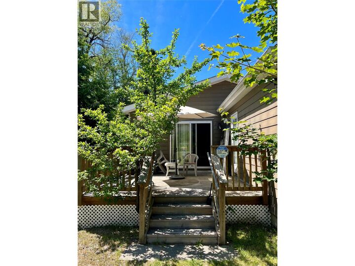 Property Photo: 313 1st Avenue Northwest BC V0G 1R0