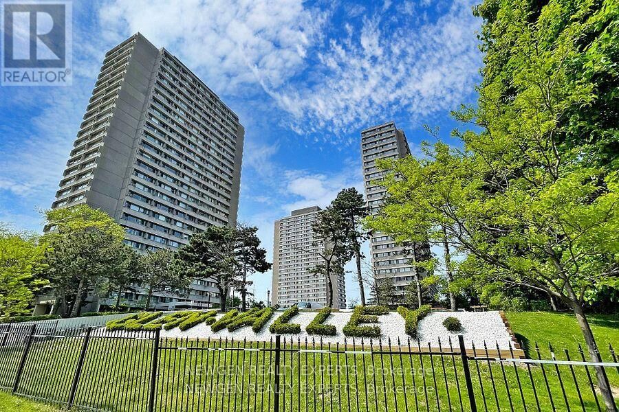 Property Photo:  715 Don Mills Road Ph08  ON M3C 1S5 