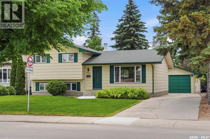 Property Photo:  261 Assiniboine Drive  SK S7K 4A3 