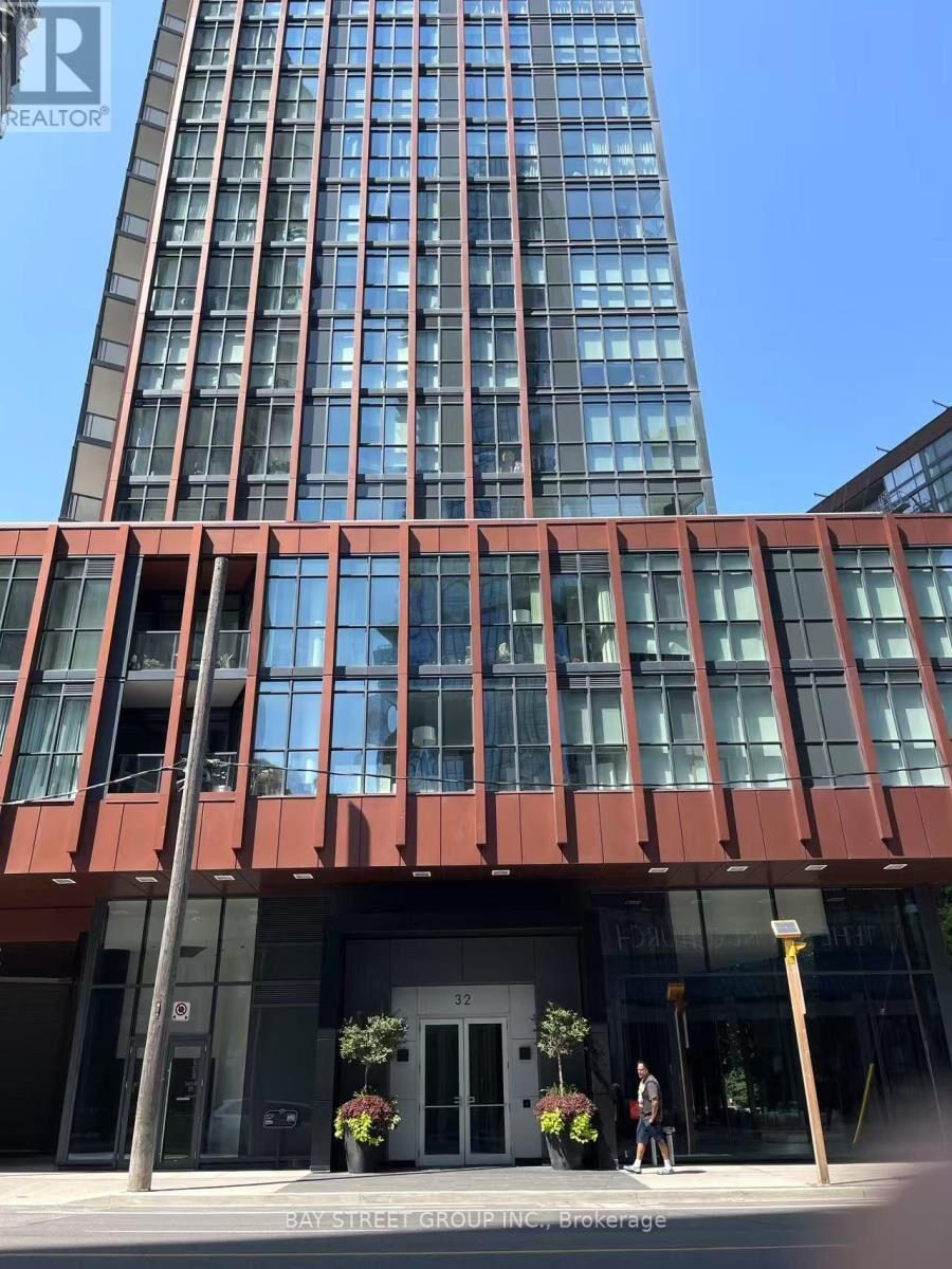 Property Photo: 32 Davenport Road 801 ON M5R 0B5