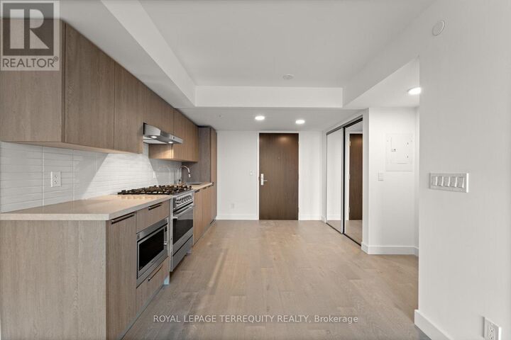 Property Photo: 160 Kingsway Crescent 213 ON M8X 0B5