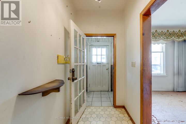 Property Photo:  160 Coxwell Avenue  ON M4L 3B2 
