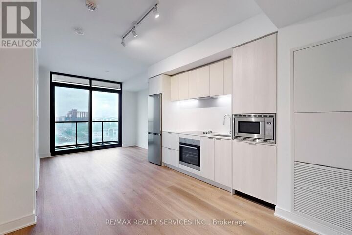 Property Photo: 86 Dundas Street East 1320 ON L5A 0B1