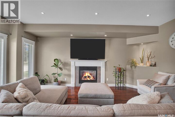Property Photo:  1304 5th Avenue N  SK S7K 2S2 