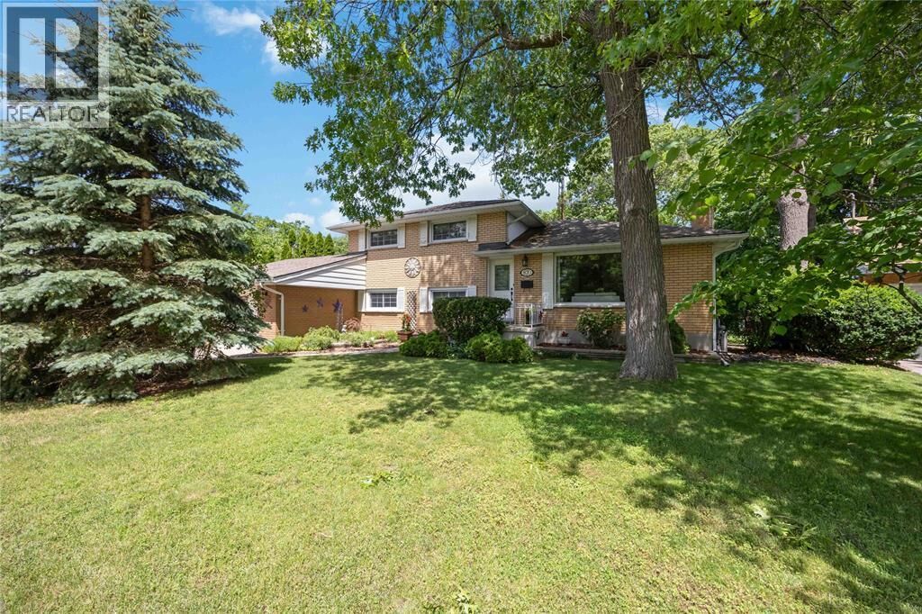 Photo de la propriété:  870 McKay Avenue  ON N7V 3V4 