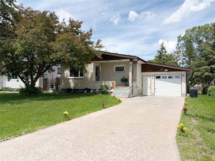 Property Photo: 14 Connor Place MB R0E 0C0