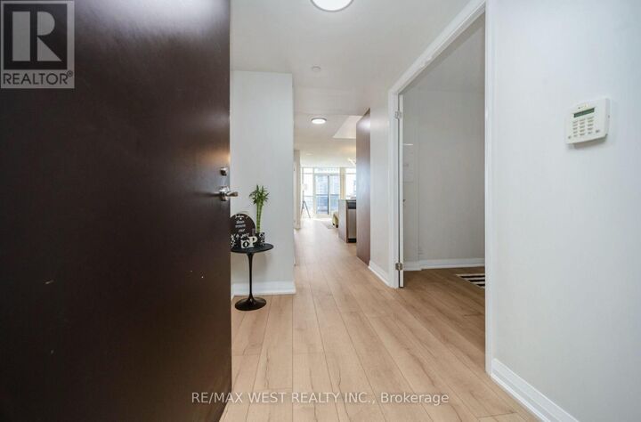 Property Photo:  1 Valhalla Inn Road 905  ON M9B 1S9 