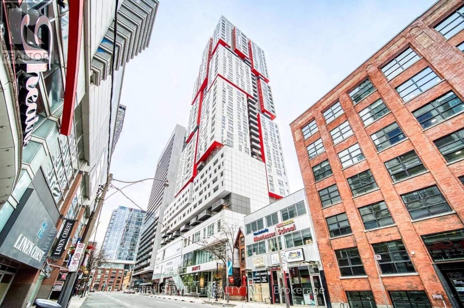 Property Photo: 318 Richmond Street West 1810 ON M5V 0B4