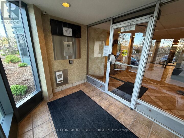 Property Photo: 55 Green Valley Drive 1902 ON N2P 1Z6