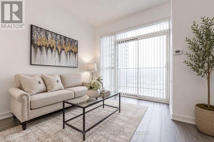 Property Photo:  75 Oneida Crescent 203  ON L4B 0H3 