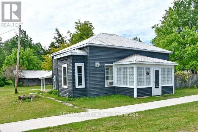 Property Photo:  11 Edward Street West  ON L0M 1G0 