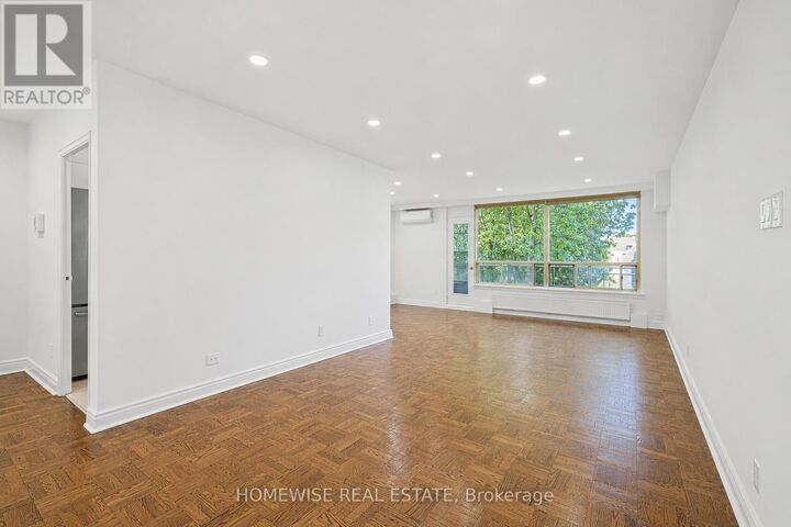 Property Photo:  2500 Bathurst Street 401  ON M6B 2Y8 