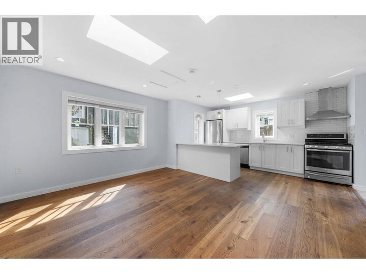 Property Photo:  339 East 41st Avenue  BC V5W 1N9 