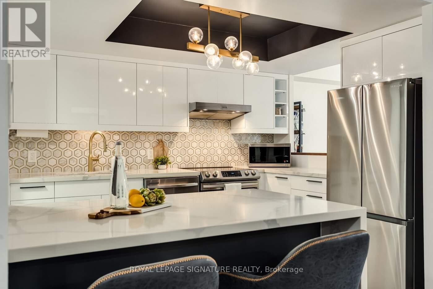 Property Photo: 271 Ridley Boulevard 108 ON M5M 4N6