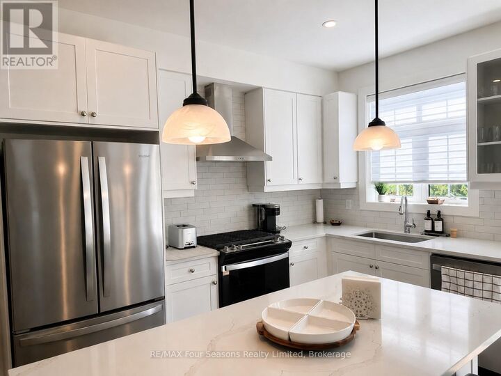 Property Photo: 137 White Oak Crescent ON L9Y 0Z3