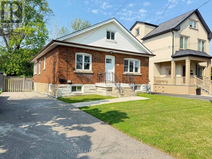 Property Photo: 1016 Haig Boulevard ON L5E 2M5