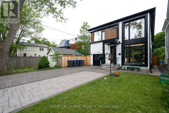 Property Photo:  585 Montbeck Crescent  ON L5G 1N9 