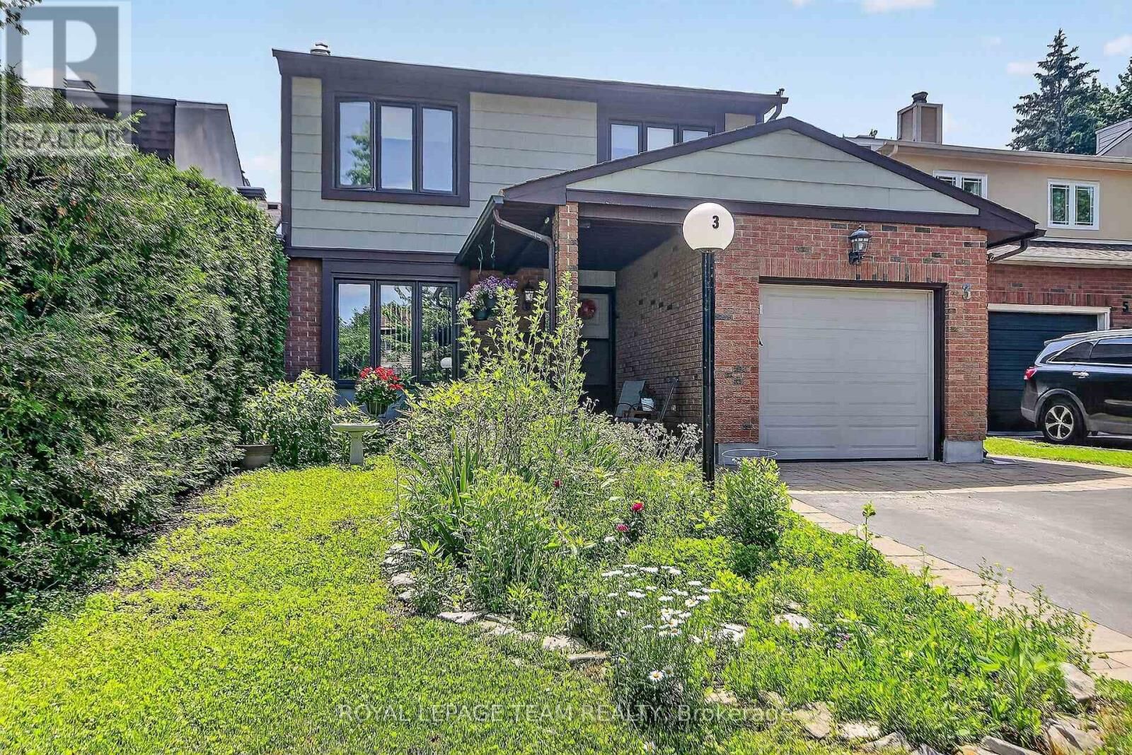 Property Photo:  3 Haywood Crescent  ON K2L 2J3 