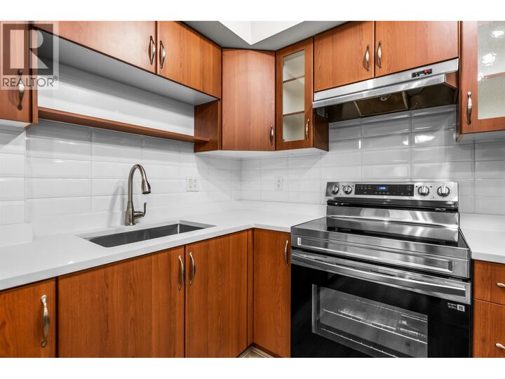 Property Photo:  160 Shoreline Circle 104  BC V3H 0B2 