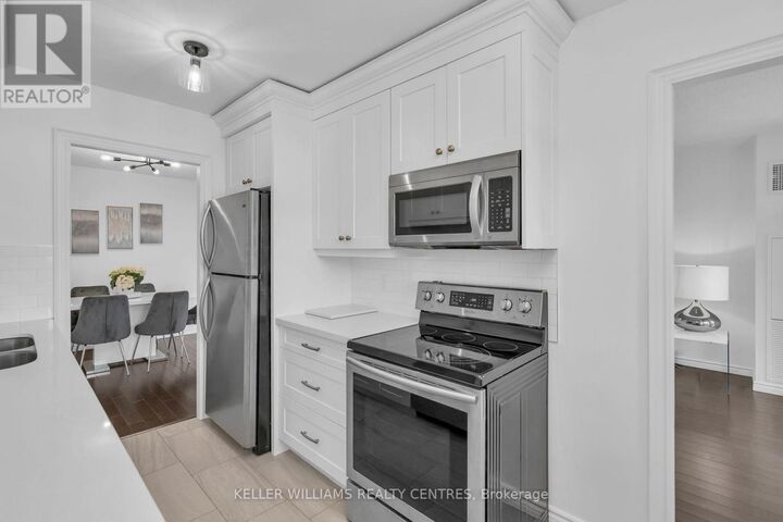 Property Photo: 7811 Yonge Street 407 ON L3T 4S3