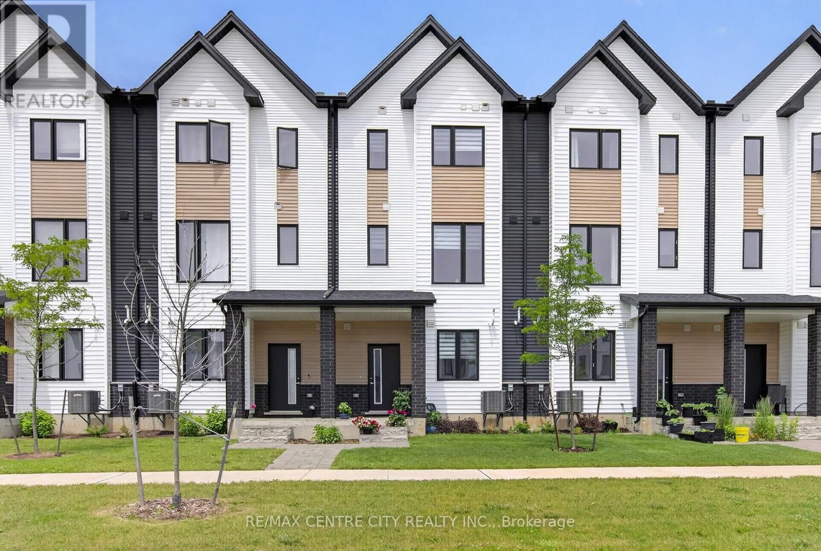 Property Photo: 1595 Capri Crescent 56 ON N6G 3Y6