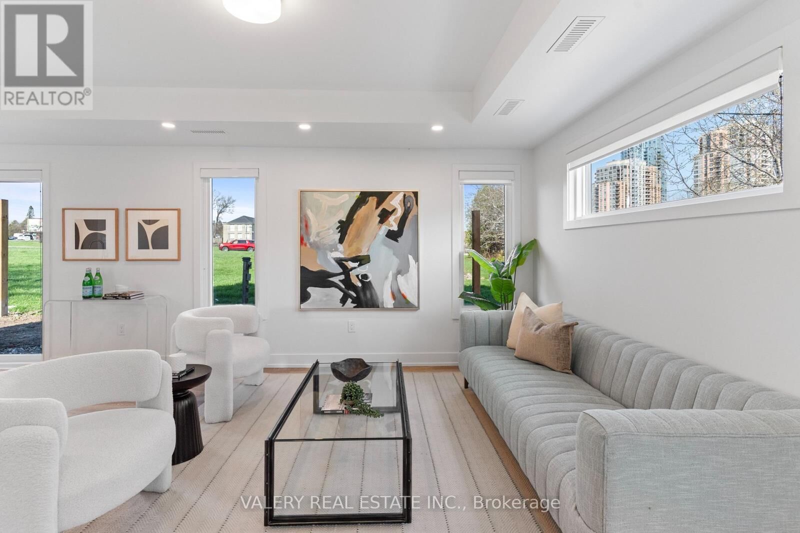 Property Photo:  15 Acorn Avenue 5  ON M9B 3P7 