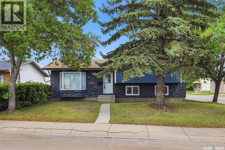 Property Photo: 483 Wakabayashi Crescent SK S7K 7M6